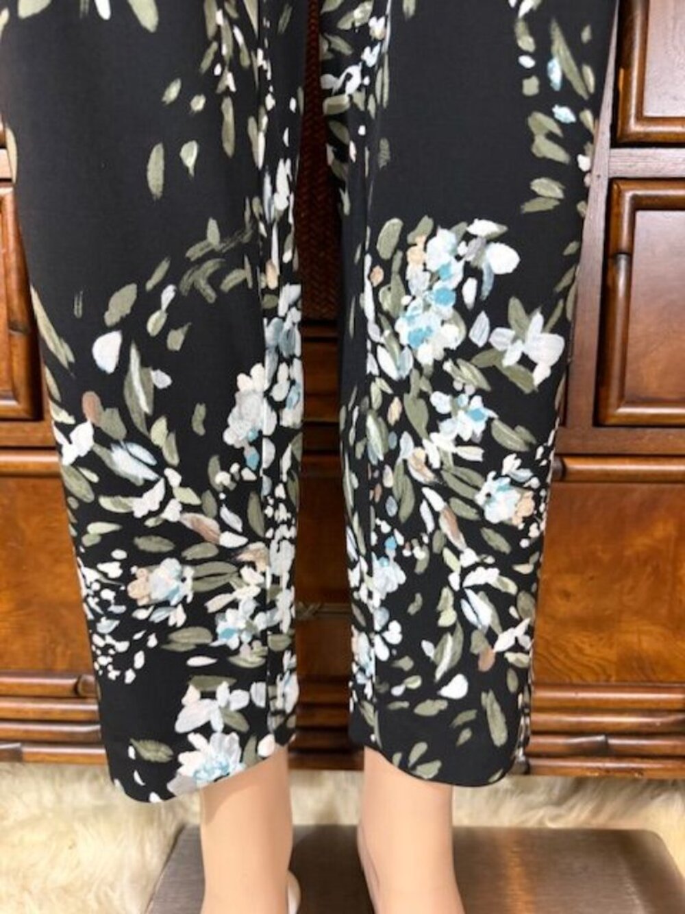 White House Black Market Aqua Floral Pleat Waist Belted 'The Tapered Ankle' Pant - Picture 11 of 13